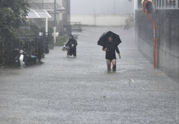 Ветер 216 км/ч, реки вместо дорог и разрушенные дома: на Японию обрушился «Хагибис»