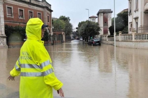 <br />
Вслед за Венецией под воду уходит Тоскана. Что творится с погодой в Италии?<br />
