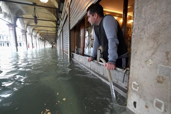 Наводнение в Венеции стало сильнейшим за 148 лет