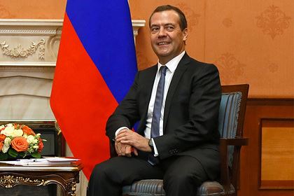 Медведев предложил альтернативу четырехдневке
