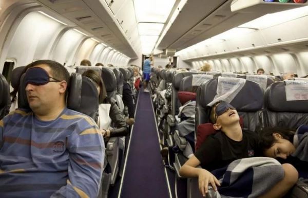 <br />
Эксперты рассказали, почему в самолете лучше не просить одеяло<br />
