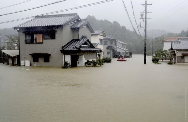 Ветер 216 км/ч, реки вместо дорог и разрушенные дома: на Японию обрушился «Хагибис»