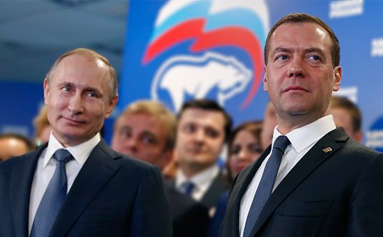 <br />
Медведев вручил партбилеты «ЕР» новым соратникам<br />
